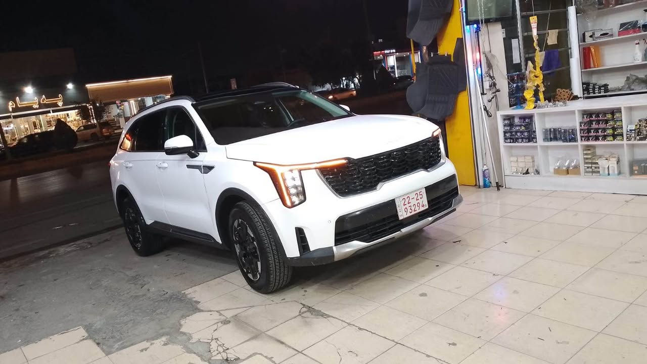 السلام عليكم ورحمة الله وبركاته 
سورنتو موديل 2024
وراد امريكي /الضرر/3قطع بنيد وجاملغ تبديل 
الباب تصليح بارد بدون دواخل 
مواصفات فول 
7راكب .كشنات جلد هيتر 
سقف بانوراما 
شاشه ديجتال 
10حساسات ذكيه اماميه وجانبيه وخلفيه
فور ويل 5مودات قيادة 
محرك 4سلندر حجم 2.5
عداد الكيلومتر 20الف
*********** بغداد, العراق
