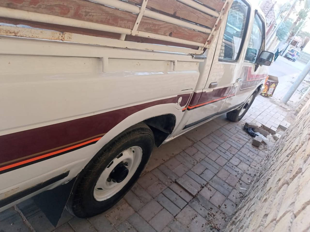 السلام عليكم بيكم نيسان مديل92 معمره تعميره حلوه رقم ميسان تحويل مكينه ونجي رياضي كير عادي خير من الله بس الرابع يفلت وبريشر مال البريك *********** 
واتساب مفتوح
