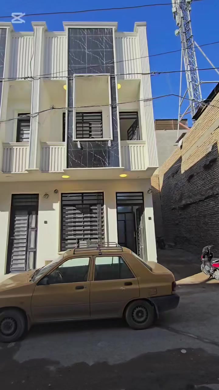 توفر لدى مكتب مصطفى العبيدي للعقار
دار للبيع مساحه ٤٦  متر طابقين في الحريه الاولى شارع الكازينو قريب ع شارع الربيع  
يحتوي على صاله ومطبخ وغرفة نوم وخدمات في الطابق الاول 
ويحتوي على غرفتين نوم وخدمات في الطابق الثاني ويحتوي على سطحين 
للاستفسار زورونا في مكتبنا الكائن في الحريه شارع المختار قرب دونات او الاتصال بلارقام التاليه
***********
***********
