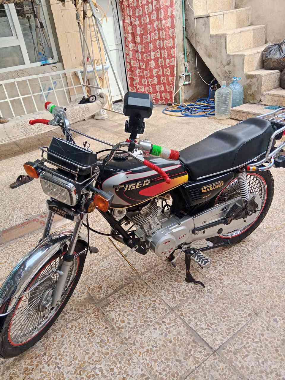 للبيع نامي برو 2019 مفتوح مبدل بستن محرك اخرس شرط ماطور نشط معدل وتحريكه اخو الجديد وشرط كلو شغال دبلات وايرمنيه كلها شغاله السعر400الف بي مجال قليل حك جيتك ***********
