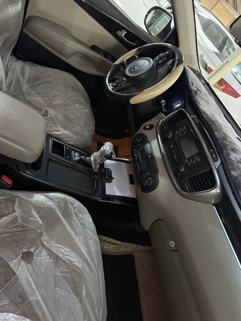 كيا سورنتوا خليجيه مكفوله من الصبغ والضرر موديل 2016 محرك 6 سلندر بصمه قماره حديد رقم بغداد الجديد محرك شرط لا تبخير ولا تنقيص ولا رواجز  وشرط الفحص 7 راكب وثلاث قطع تبريد تخم تاير صدر تبريد دواخل ماشيه 104 تخم ويل جديد سياره مال جناي واحلى من الصور 
سعر 210 بيها مجال حك الجيه 
الضلوعيه معرض المصطفى 
السونار مع المنشور فقط بيها كم شخط وكم رصعه مال استعمال شخصي 
السياره بدون صبغ بدون تبديل 
***********
***********
