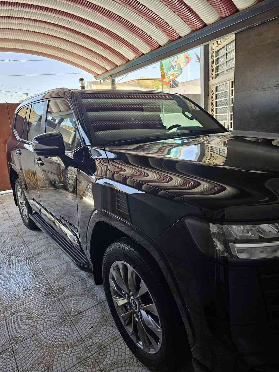 لاندكروزر2024  عداد السرعه 
24 الف كم ( بريم  ) اصل  Gxr.Limited black Edition
فول مواصفات / داخل بيجي 
بصمه أبواب وتشغيل - تبريد كشنات - كراسي كهرباء - صندوق كهرباء - 3 شاشات 
الأهم …  - رادار امامي خلفي - 5 كامرات / سعر 710$
الاتصال
 ***********
***********
المكان ديوانية
