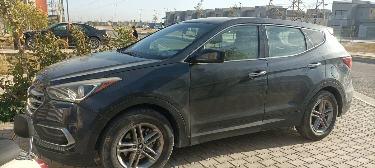 سلام عليكم 
سنتافي موديل 18 وارد امريكي 2400
رقم كربلاء وموجودة في كربلاء السعر 175
***********
