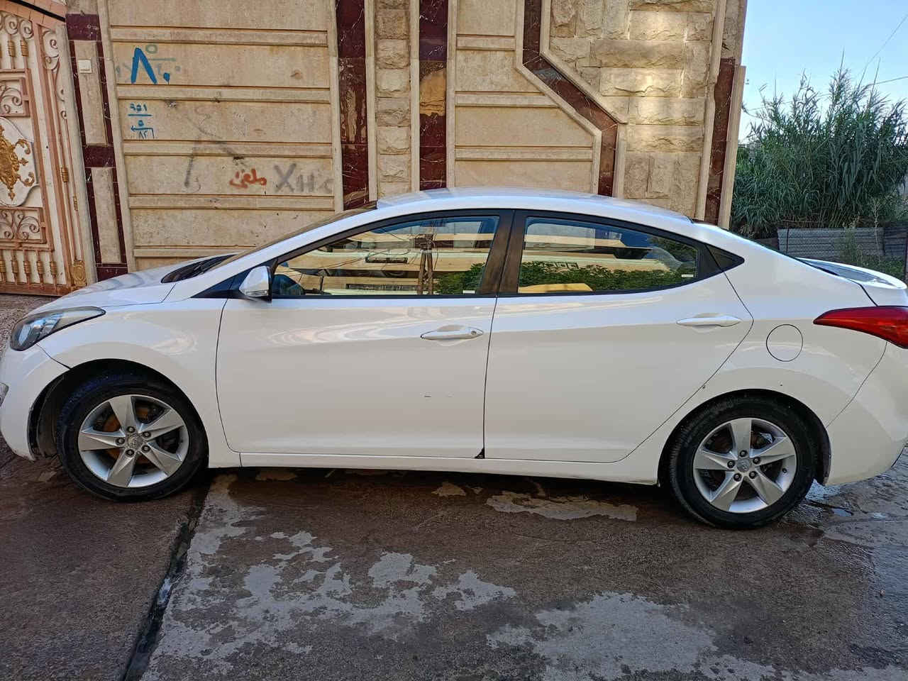 السلام عليكم الانتره للبيع موديل 12 خليجي محرك كير شرط بدون ضرر بيها مكانتات بارد كاربون موجود بسمي شرط التحويل سياره جاهزه للستفسار الاتصال على الرقم ***********
