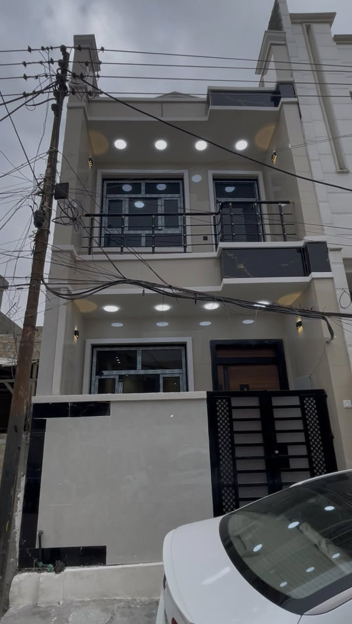 سلام عليكم بيت 80 متر مربع الصديق فرع شكولاته  بناء جديد 2025/ 2026 يتكون من صاله و3 غرف نوم وصحيات عدد 2 ومنور ومطبخ وبيتونه الاستفسار اكثر الاتصال ع رقم *********** بيت بسمي اني صاحب الدار
