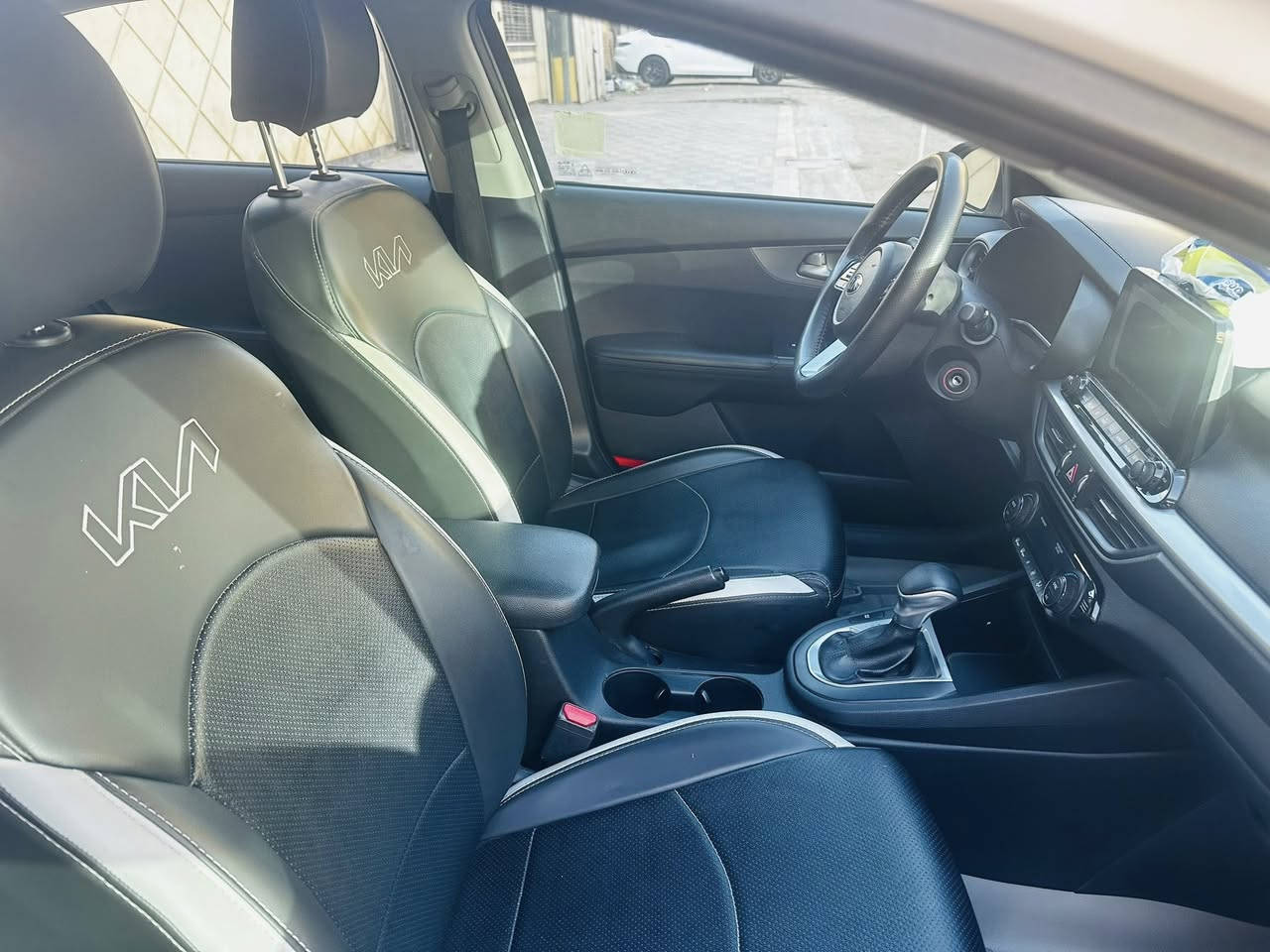 فورتي امريكي 2019
اللون ابيض السيارة نظيفة 
حادثها جاملج خلفي عكس السايق 
كير ومكينة مكفولات 
السعر 133ورقة 
للاتصال***********
