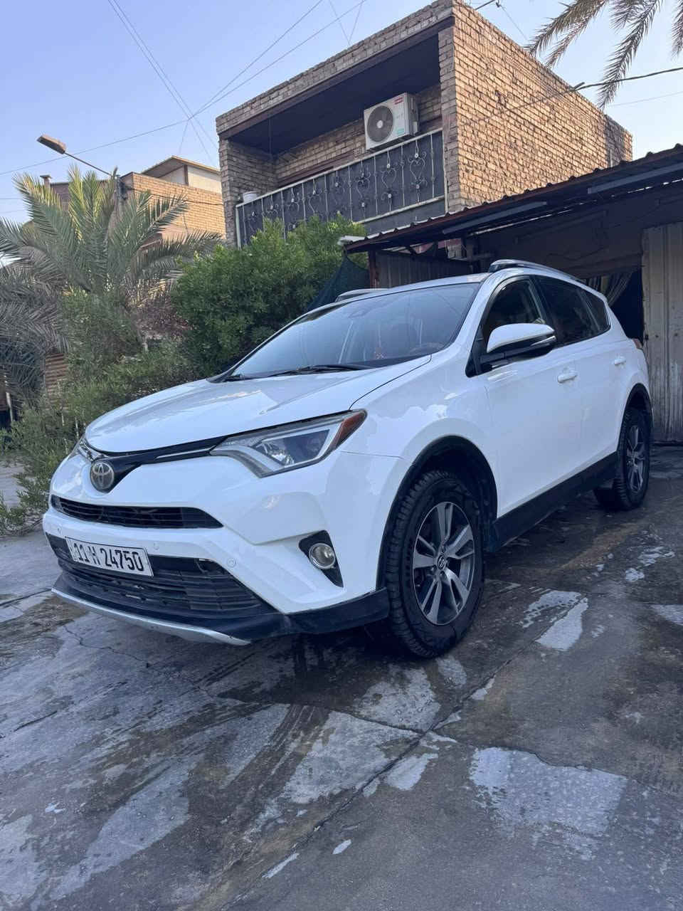 السلام عليكم 
للبيع سيارة تويوتا راف فور موديل 2018 رقم بغداد انكليزي وارد امريكي حادثة جاملغ وبنيد امامي وجاملغ وقبق الجنطة وصور الحادث مرفقة مع المنشور السيارة نظيفة وجاهزة مابيه اي نقص تبريد ثلج السيارة باسمي تحويل مباشر مكان السيارة بغداد الحرية السعر 165 وبيه مجال للاستفسار *********** واتساب او اتصال
