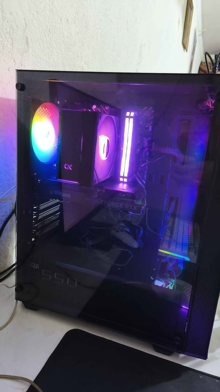 🖥️بيسي (فقط كيس) للبيع بمواصفات حلوه

-_-_-_-_-_-_-_-

CPU: Intel Core i5 14400F
GPU: Zotac RTX 4060 8GB Spider-Man Edition
RAM: Corsair Vengeance RGB 32GB DDR4 3200MHZ
Motherboard: ASUS H610M-K D4
SSD: Lexar NM620 1TB 
PSU: AZZA 550W 80+ Bronze
Cooler: Xigmatek AK400 ARGB
Case: Fantech CG77

-_-_-_-_-_-_-_-_-

للتواصل ماسنجر او عن طريق رقم الهاتف ***********
عنواني النجف وموجود توصيل
السعر: مليون وثلاثمئه وخمسون (1،350،000) وبيها مجال بسيط النجف, العراق
