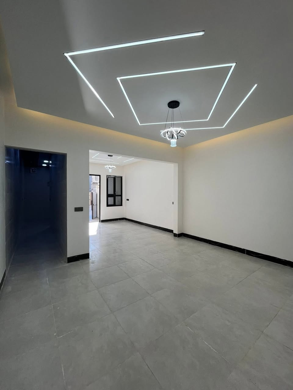 السلام عليكم ورحمة الله وبركاته #مكتب_الغوالي
بيت للبيع في حي السماح الاطباء قرب جامع يحيى شفيق الزهاوي 

🔹 المساحة : 100م ، الواجهة : 5م ، العمق : 20م

🔹  سند طابو زهور شرط تحويل وشرط قرار التمليك 

🔹 اساس البيت ومراحل البناء مصور بالكامل 🎥

ط1 : كراج ، استقبال ، هول ، مطبخ ، غرفة ، صحيات

ط2 : غرفتين نوم ، هول ، صحيات ، بيتونه ، بلكونه

مجهز بالكامل بكافة الانظمة الحديثة -

دكتات - سبالت - غسالات - انترنيت - دشات - كامرات

للأستفسار آكثر مراجعة #مكتب_الغوالي الكائن في حي السماح الاركان قرب مدرسة السماح الأبتدائيه وقرب مول القمة على شارع 20 او الاتصال على الارقام التالية

***********

***********
