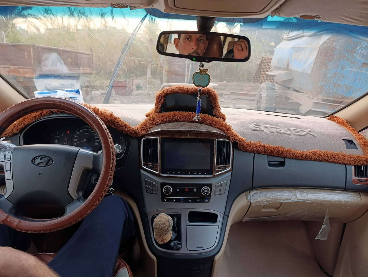 ستاركس للبيع 18فول سياره ستخدام شخصي يعني مال لبيت حته بكراج مامشتغله رقم الهاتف ***********
رقمها بغداد مكان السياره ديالى
