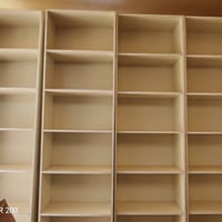 عندي فاترينات وميز ضوئي للبيع جديد ممستخدمه ابد فصلناها وخرب المشروع و...