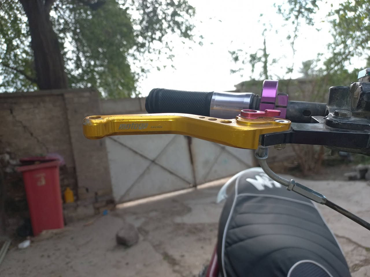 سلام عليكم شباب عدي ماكس ولفين اكبار اريد امراوس بيراني حربيه يكون بغداد اهمشي دراجه شلعه ومعدل بيهه اكلجات رياضي وصالنصه صجميه وبينه تاير رياضي وبينه يدات ابريك رياضي وقبل عنبار وبوشه رياضي ما اعرف اسمها بيهه كتابه وكور ابو لطرر وبينه روحه مثلث وبينه غراض بيهه هواي  امراوس الماكس 55او ابلادي  حسب لقناعه متواجد فيس رقمي ***********
