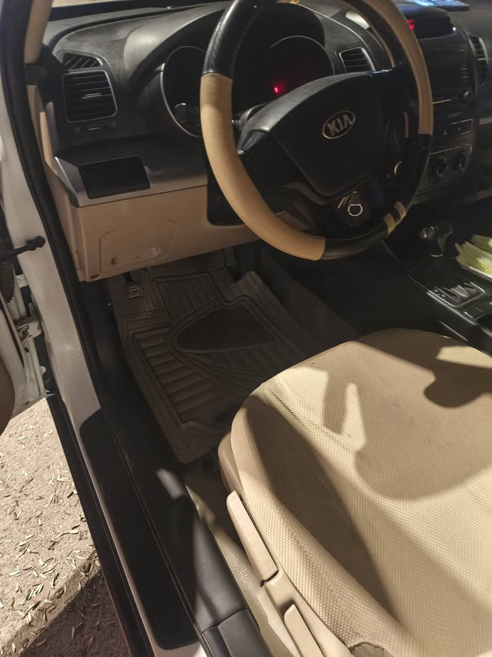 سارنتو 2014 مكينه 4سلندر سياره حلوه بيهاقطعتين صبغ اثرشخط رقم شمالي 7راكب 3قطع تبريد السياره جديده السعر155بيهامجال اتصال ***********عنوان السياره بعقوبة
