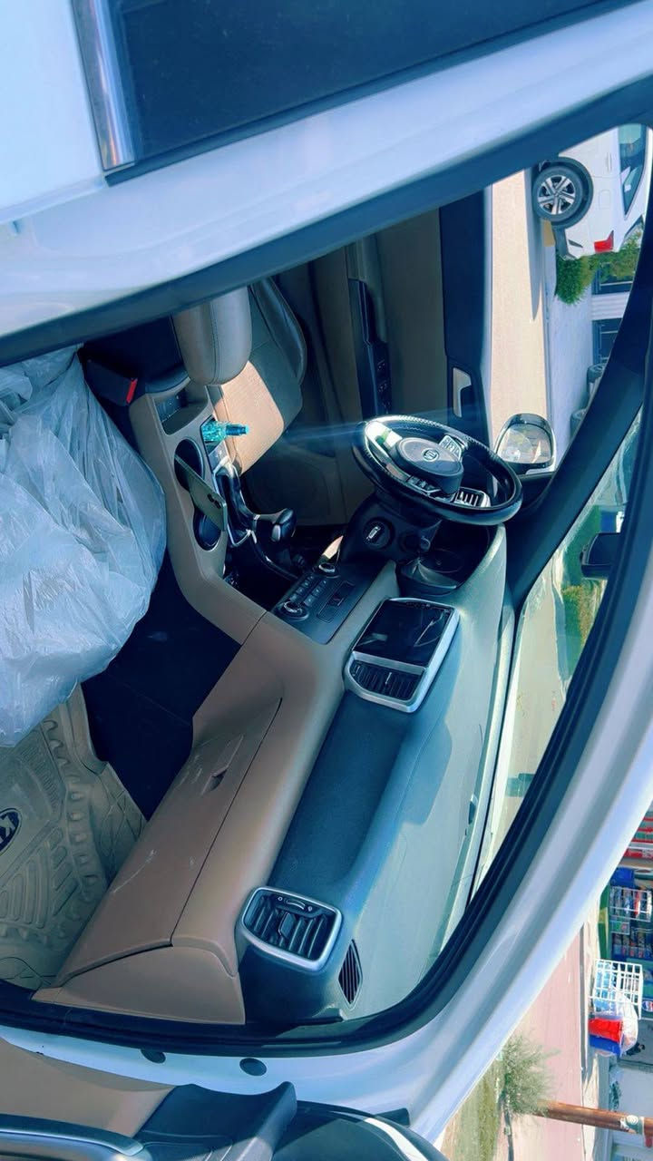 السلام عليكم كيا سبورتج خليجي مكينه دوش  2000 ماشيه ١٢٠ سياره خير من الله جاهزه من كلشي تحكمات تبريد قطعتين 
أشاير بلمري مري شفط اربعه دسك شاشه كبيره داخل عسلي 
سياره مكفولة من كلشي  بس لموضح بلسونار 
رقم ***********
