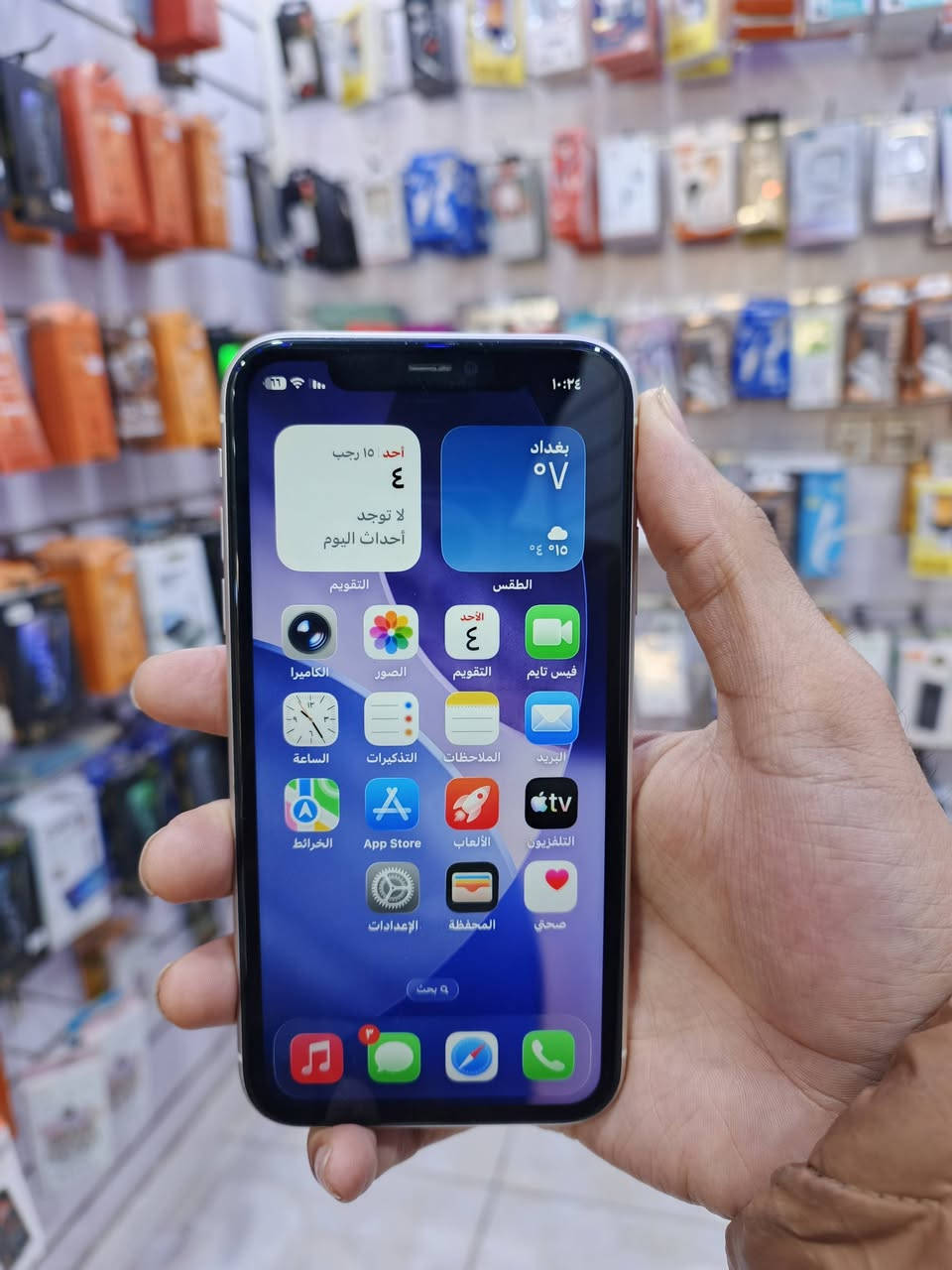 ايفون11 جهاز  يخبل نضافه فول كله بلادي مامبدل بي شي
ذاكره128 كله شغال ويا شاحن ابل اصلي سعره250 ويرهم مراوس غير الايفون ***********
