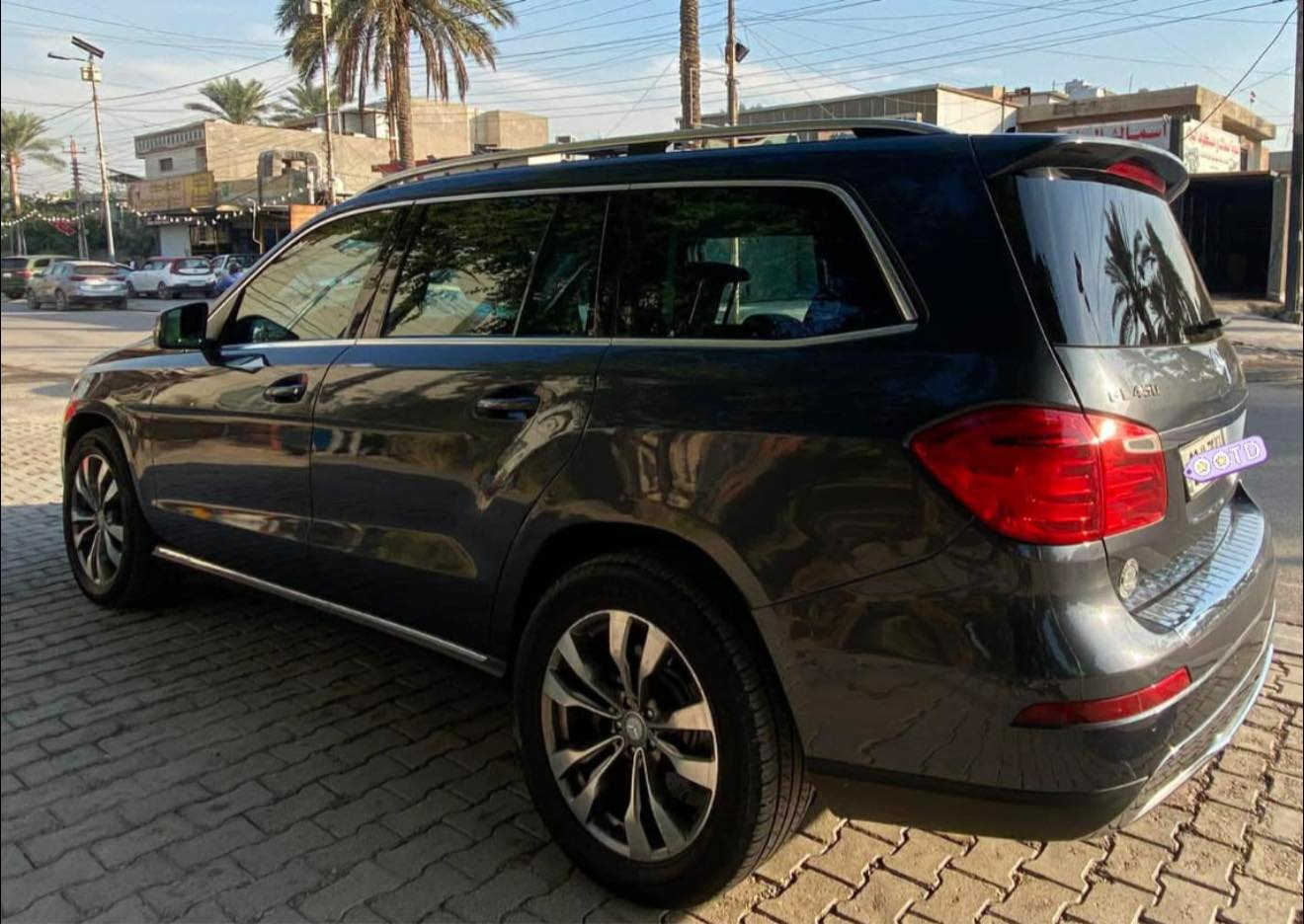 السلام عليكم 

مارسدس GL 450 2013 رقم شمالي 
مواصفات الـ GL غنيه عن التعريف اعلى فئه بالمارسدس 
السياره بيه قطع ابيع حزام فقط خدوش بدون اي حادث ولا داخل 
السونار مرفق مع الصور
ماشيه ١٨٠ الف ميل
اي نقص مابيه السياره 
السعر : 24.000 دولار و بيها مجال بسيط
باسمي تريد تحويل تريد وكاله
للاتصال : ***********
غير متواجد على الماسنجر
