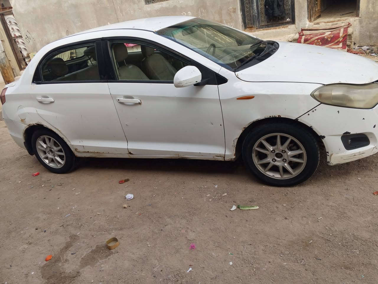 سلام عليكم 
شيري فلوين م 2013 بسمي 
سيار بيها بدايت خيط تبخير 
والباقي شوف العين سيارة كلهة عل بلاد
عنوان بصرة جزيرة سعر 20ورقة
نهايت سعرها بدون مداهر 18هاتف***********
