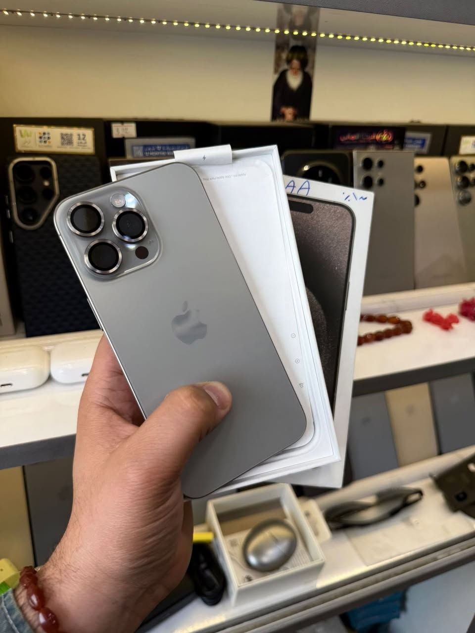 (( سنتر الرقيم للهواتف النقالة ))
ايفون 15 برو ماكس عربي شرق ماستر 
بطارية 100 عدد دورات الشحن (127 مرة ) لون تيتانيوم 
كل ملحقاتة اصلية موجودة للبيع او مراوس 
مكاني النجف 
للاستفسار تفضل خاص
واهلاً وسهلاً بكم


**إذا كنت صاحب هذا الإعلان وتريد حذفه لأي سبب، رجاءا أرسل رسالة إلى الدعم الفني**