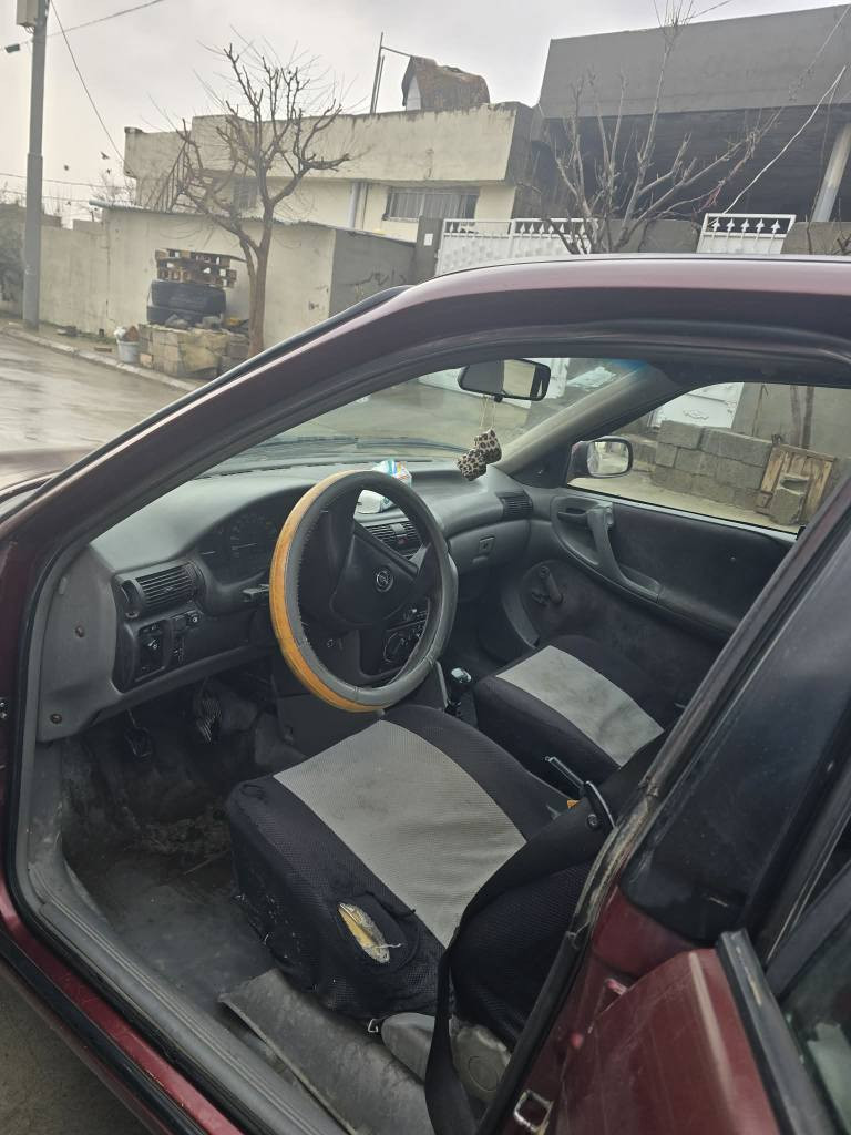 ئۆپڵ ئەسترا
ئاڕم پلاستیکی سلێمانی
مۆدێل ١٩٩٢
مەکینە ١٦ی قایش پان
گێڕ و مەکینە بەشەرت
توندو تۆڵ
نرخی ٢٨ و معامەلە
*********** رانية, السليمانية
