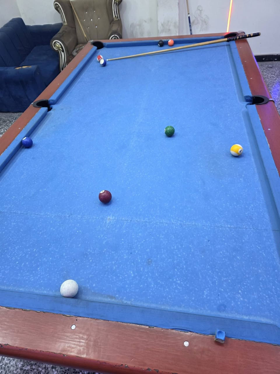 ميز ويركه نضافه ٧٥ الى٨٥% بدون فطر او كسر بس تبديل قماش
مكان بغداد المدينه ***********
