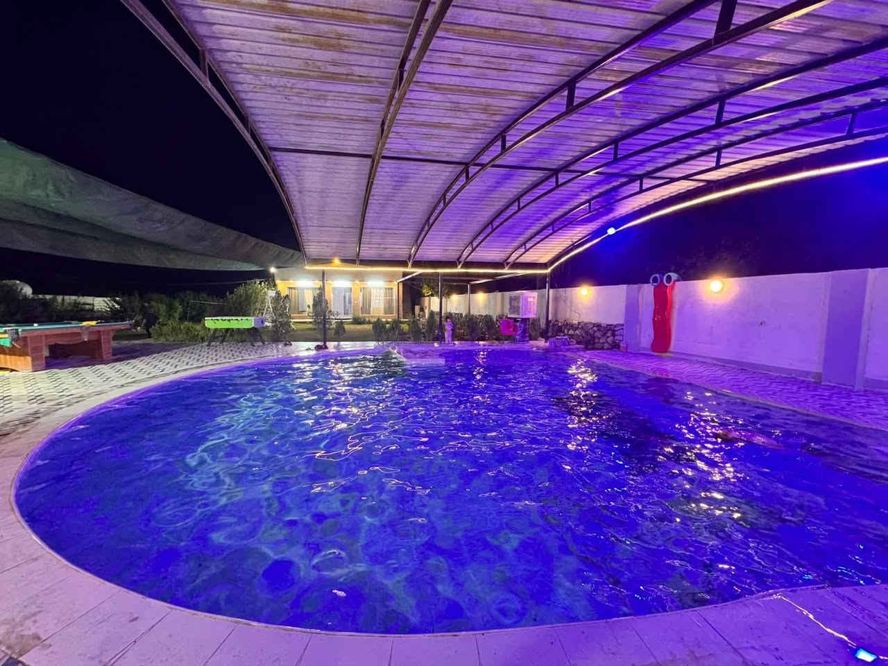 اعلان من #النيزك_للعقار لبيع وشراء الاراضي و الدور الزراعية والسكنية والمقاولات العامة 
--------------------------------------------
منتجع للبيع بالولاية يرهم للسكن او الاستثمار

الموقع - صلاح الدين - قضاء بلد - باب السور قرب المكائن 

يتكون :

- 2 غرف 
- مطبخ 
- صالة كبيرة
- صحيات
- ⁠حديقة
- ⁠مكان مال شوي 
- ⁠كراج 
- ⁠صحيات 
- ⁠مسبح كبير
- ⁠ملعب 

مساحة المنتجع :1750م

📄 نوع العقار : سند زراعي 25

--------------------------------------------
للاستفسار والتواصل : ***********

او زيارة مكتبنا الكائن في - صلاح الدين - بلد - شارع الامير - مقابل عيادة الدكتور قاسم حاتم
