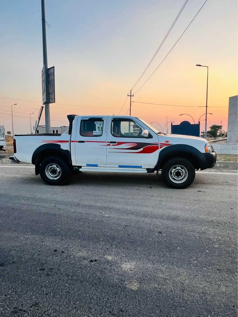نيسان پيكاب دبل ئه سل ٢٠٠٦ يابانى 
دينگه ى لاى درگاى به زين تؤزيك سبوغى هه يه
جارپيج ديگاشى تحديلى هه يه نه رمه تزه كيشى هه يه گيرو مه كينى ودبل ئه كسلى وته قه وره قه وهه مى به شه رته ره قمى نويه تا٢٠٢٩ تكايه ئه گه رموشته رى نيت سه رمان مه يشنه 
واساب *********** أربيل, العراق

