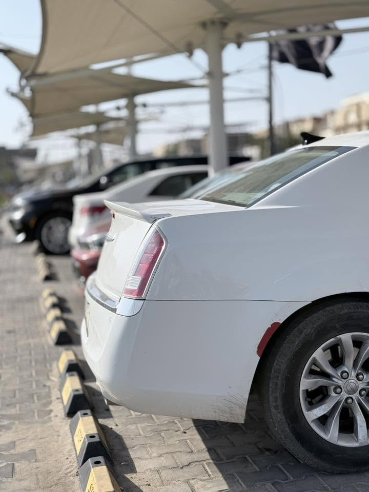 اوباما 14 محدث بجم
سياره جاهزه من كلشي 
كير محرك 
تبريد 
حداديه 
تخم تاير 
كهربائيات 
تبريد خلفي أمام 
مكينه 5700 جباره وعليهة برمجه 
صرف حالهة حال ال6 
كصه جنطه 
ارقام جنونبي 
السعر 55 وبيه مجال 
***********.
