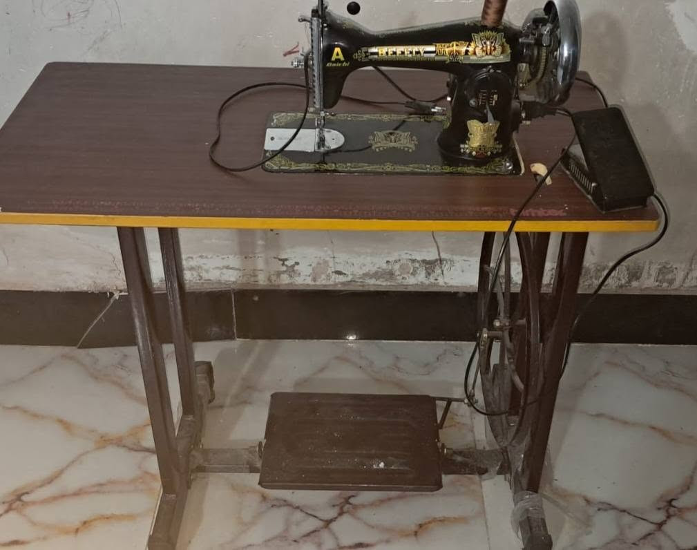 مكينه للبيع فراشه نضيفه اخت الجديده السعر ٩٠ وبيها مجال العنوان بغداد بوب الشام
***********
