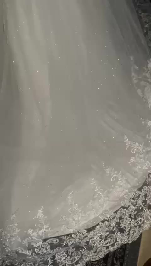 بنات هذا الفستان طلبته من الكويت بس طلع جبير علي 
 يلبس اكس لارج واكسين اذا طويله
يخببببببل باللبس  احلى من الصور بهوااايه فستان مال ملكات يموت ..أريد ابيعه عشان الحك اشتري اصغر ما عندي وقت والله رح تتونسون عليه
جديد ما مستعمل 120 الف


**إذا كنت صاحب هذا الإعلان وتريد حذفه لأي سبب، رجاءا أرسل رسالة إلى الدعم الفني**