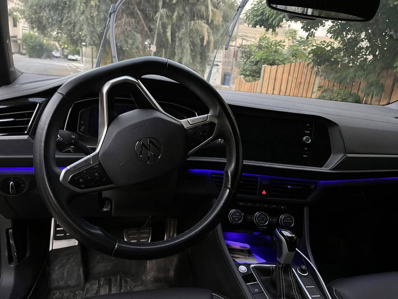 السلام عليكم 
جيتا للبيع موديل ٢٠٢٤ 
السياره حادثها بابين ومبدلات وشبر صبغ بالجاملغ
محرك ١٥٠٠ تيربو
بانوراما 
كاميرا خلفيه مع خاصيه توقف طارئ
لايت ليد
نقط عمياء 
كشن جلد وكشن السائق كهرباءي 
اناره محيطيه ١٠ الوان
تبريد منفصل 
عداد الكتروني
شاحن لاسلكي وبعد بيها مواصفات
سعر السياره ١٩ الف
مكانها بغداد الاعظميه ورقم اربيل 
للتواصل ***********
