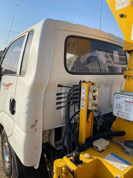 سلام عليكم
كيا بنكو 2012 
مسكر ادوات بدون رقم 
كص شاصي 
فقط وشغل درجة اولى باجاج
كير عادي 
بلادي رافعة شغالة جاهزه مابيها كل نقص 
مكينة وكير شرط شركة 
ماعايزة اي شي 
السعر 90 وبيه مجال 
مكاني بابل 
***********
