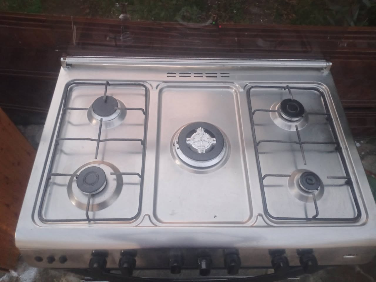 سلام عليكم 
للبيع طباخ  شغال على فصح
للتواصل فقط على رقم الهاتف
***********
