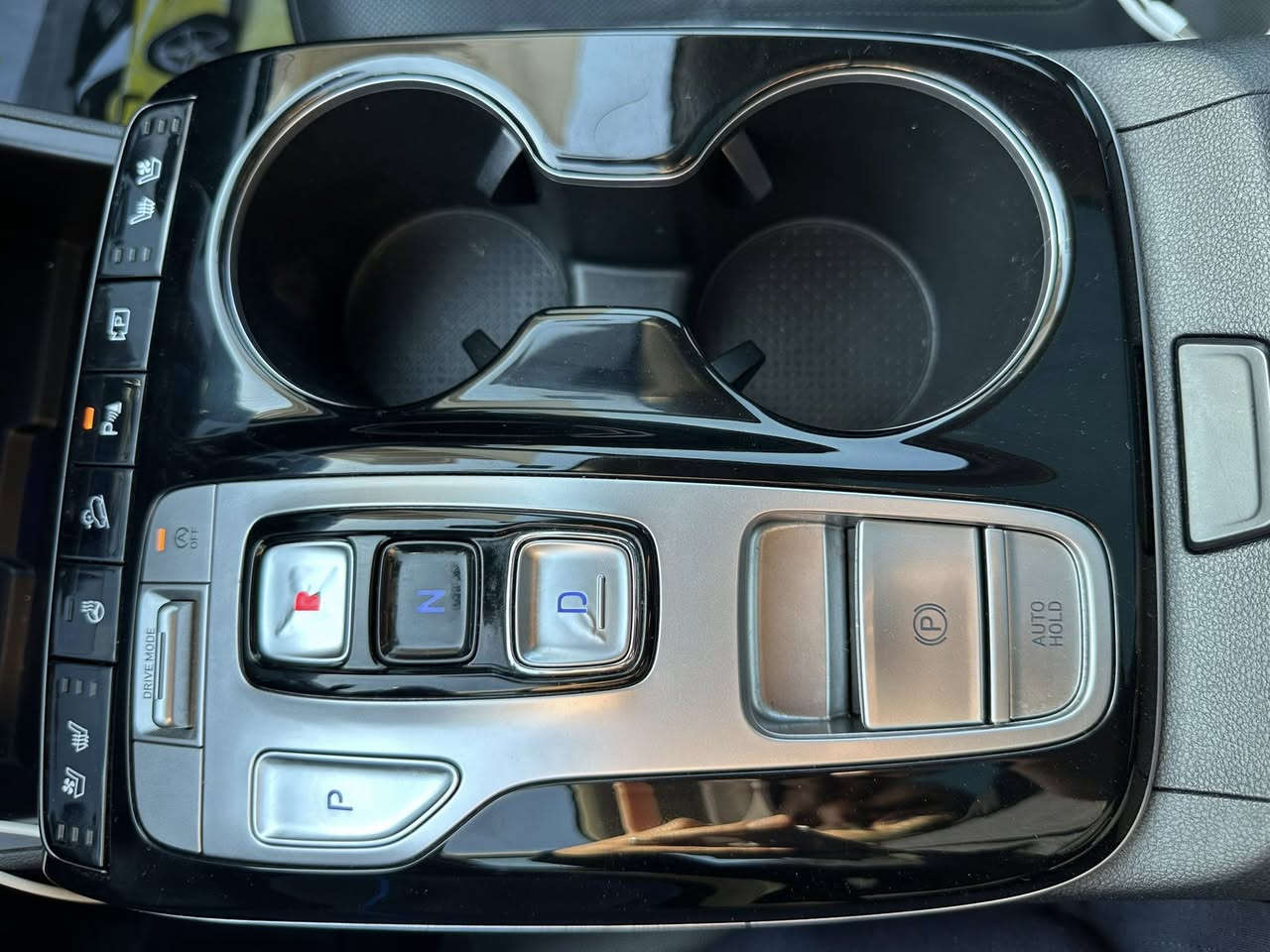 توسان ٢٠٢٣ لمتد اعلى مواصفات الحادث موضح بالصور السعر ٢١٠ و بي مجال للاستفسار  ***********
