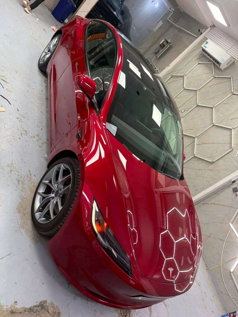 السلام عليكم
Tesla 2024 model3 dual motor long range highland 
تيسلا 2024 مودل 3 دبل ماطور لونج رينج هايلاند
اون لاين 
حادث خفيف وبسيط
بابتين مصلحات نفسهن ومصبوغ على كدهن
بدون ايرباگ بدون دواخل
تمشيك بالشحنة 630 كيلو
دفع رباعي AWD
كشنات جلد اسود تدفئة وتبريد
شاشة خلفية 
اشاير ترحيب تيسلا بلادي
تحديد مسار
قيادة ذاتية
فجوج رياضي
تخم تايرات جديد نقشة حلوه
وباقي مواصفات الدبل معروفة
السيارة نظيفة كلش مبولشة وكاملة من كلشي
رقم اربيل بأسمي مو بأسم شركة 
صور الحادث وكل التفاصيل كاملة بالمنشور
السعر : 225 وبيهه مجال 
للاستفسار:
***********

