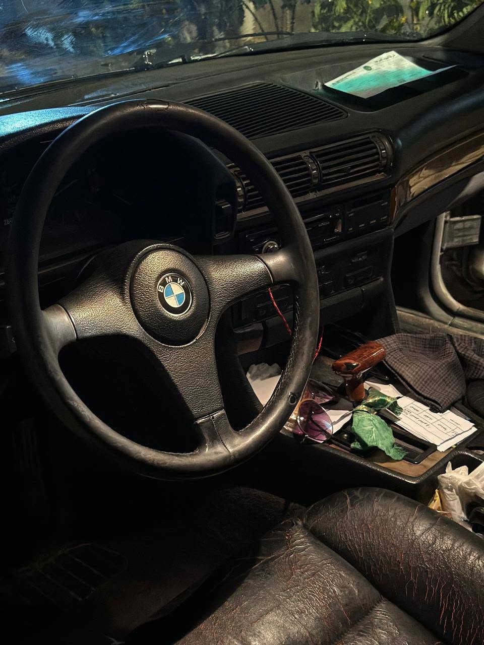 السلام عليكم BMW موديل 91
السيارة جاهزة ما بيها نقص 
تبريد تخم تأير جديد
حداديه جديده شويه بيها جراد
السعر 42 وبيها مجال بيع مستعجل السيارة بأسمي
مكاني حلة
***********
