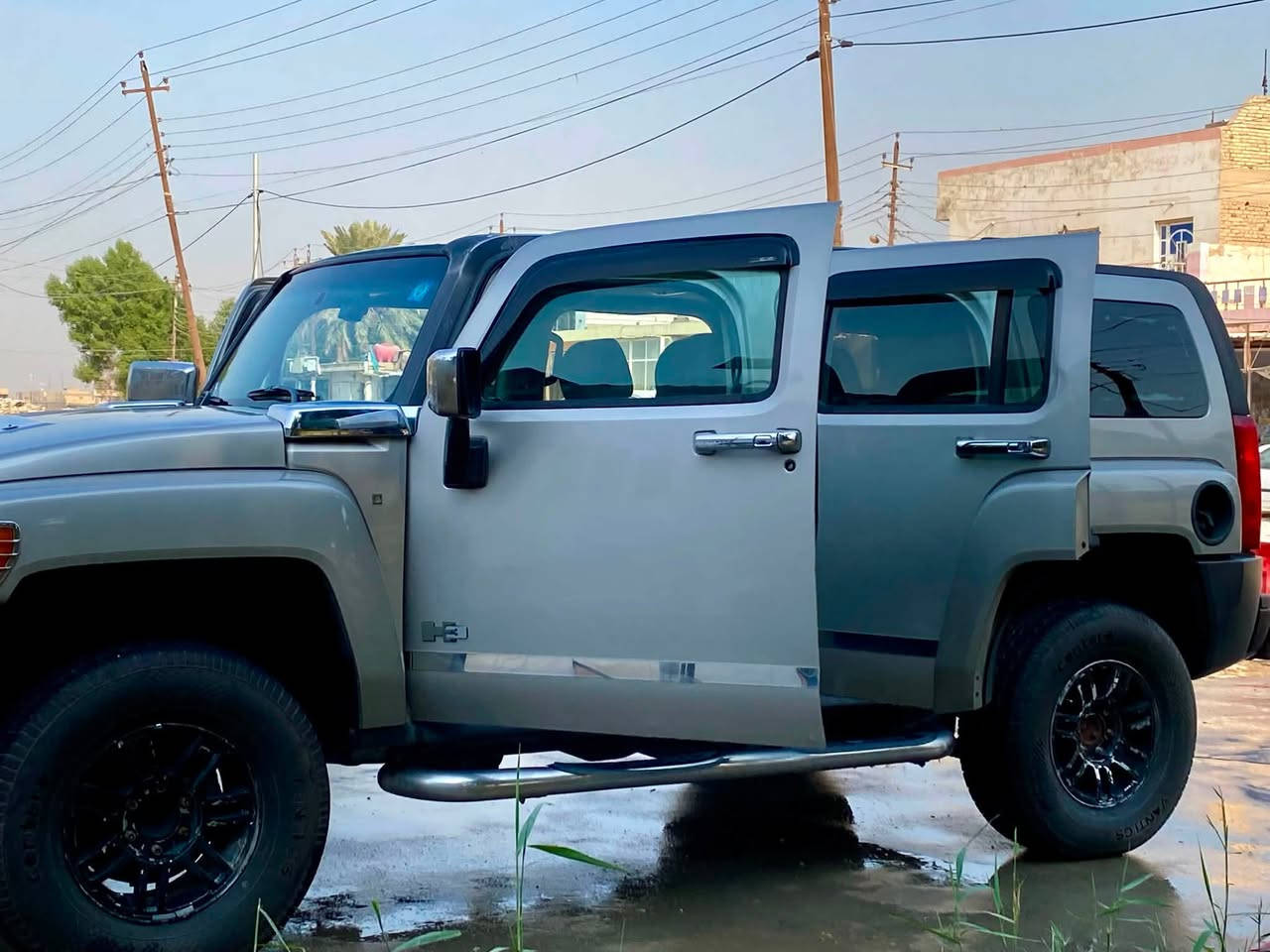 السلام عليكم 
همر H3 2007 بغداد بأسمي رقم انكليزي صبغ بنيد فقط والباقي كفاله سونار موجود السعر ١٢٥ بيها مجال بسيط ماشيه ١٣٢ حقيقي بيع او مراوس حسب القناعة 
***********
***********
