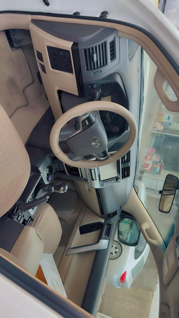 برادو موديل 2019
فئة TXS 
كشنات كهرباء جلد 
دبل تانكي 
فورويل 
مانع انزلاق 
تخم تاير دنلوب اصلي جديد 
فتحة سقف 
وبقية مواصفات البرادو
مكفولة السيارة وجديدة 
ماشية 80 تقريبا 
مكانها بغداد 
السعر 41 الف $ 
هاتف ***********
