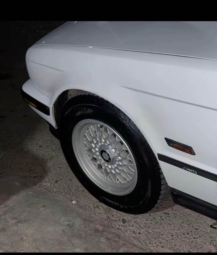سڵاوی خواتان لێبێ bmw 1994 e34  بێ بۆیاخ  کامل مواسەفات بێ لێدرانو دەحم   کامل کارەبای گیانی ئیش دەکا ٢ کوشن کارەبا ساردو گەرم  مەکینەو گێڕێ بەشەرت  ٤ تایەو ویلی لۆکی لەسەرە    ٦ وەرەقە خرامەی لەسەرە دوای محامەلە دەتدەینەوە   ئەگەر موشتەری نی تکایە نامە مەنێرە كويسينجاك, أربيل


**إذا كنت صاحب هذا الإعلان وتريد حذفه لأي سبب، رجاءا أرسل رسالة إلى الدعم الفني**