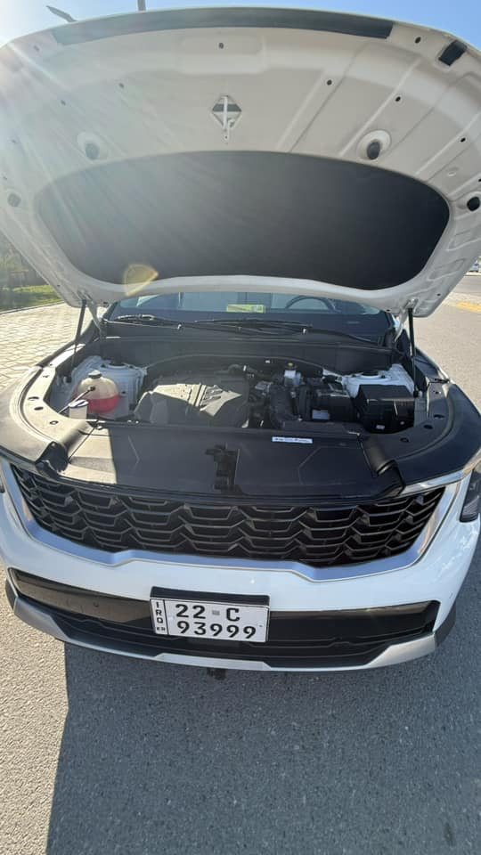 سورنتو 2024 خليجي 
محرك 6سلندر /7راكب 
العداد : 55 الف كم 
رقم اربيل بأسم شركة 
وكالة او تحويل 
رقم مميز 
............
المواصفات :

بصمه تشغيل 
بصمه ابواب 
تشغيل عن بعد 
ويل كروم قياس 19انج 
كير ماوس
7 راكب  
شفتات استيرن 
فول تحكم استيرن جهتين 
حساسات امامية 
حساسات خلفية 
سايد بريك بصمه 
جنطه كهرباء 
كشنات كهرباء 
مري شفط 
كامره خلفيه دواره 
شاشه متصله 
عدادات ديجتل 
تبريد شاشه لمس 
اوتو هولد
مود رايف
بردات ابواب بلاد
3 قطع تبريد 
تبريد خلفي 
اشاير بالمري
.......
السيارة كفالة عامة من الدعامية للدعامية على بلاد الشركة 
فقط  شبر بي دي ار بسيط جداً بحافة الصندوق سونار موجود 
مكان السيارة/البصرة 
السعر 300$ بيها مجال قليل 
بيع او مراوس 
***********
