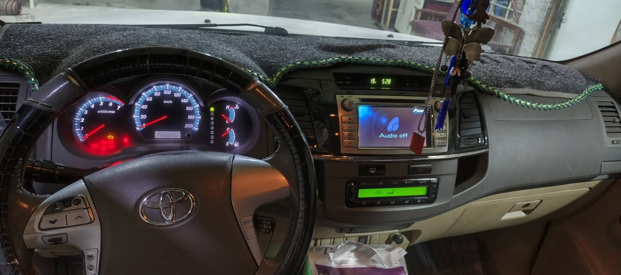 السلام عليكم فور جنر موديل 2013 سياره 7راكب 3قطع تبريد نضيفه جدا  رقم بغداد  تحويل مباشر للتواص  على الرقم ***********
