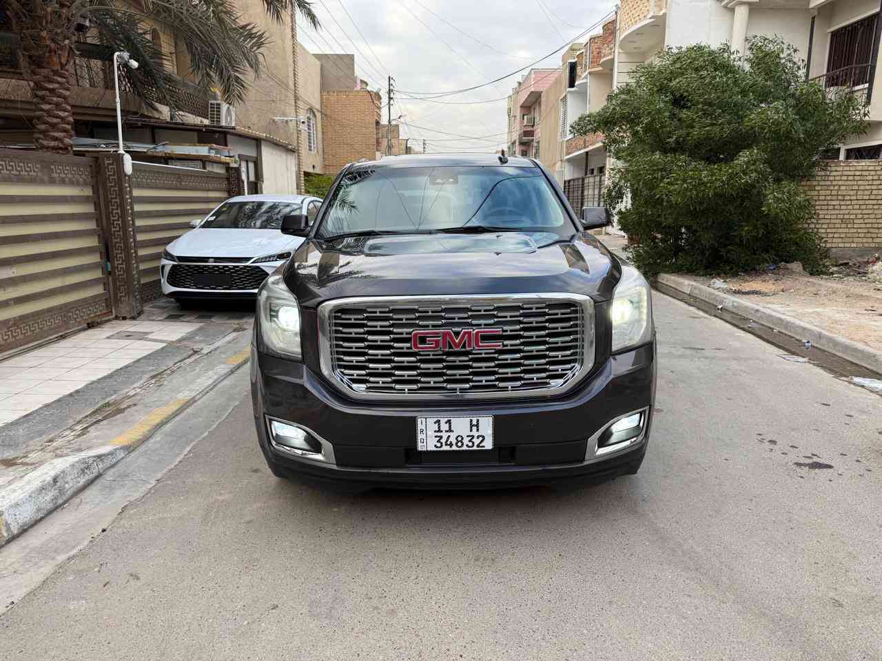 السلام عليكم جمسي دنلي موديل 2018صبغ جاملغ وبنيد فقط الباقي مكفولات بدون ايرباك غير البرده محوك 5300 صدر جديد تخم تاير السيارة جديد مابيها اي نقص المواصفات 
بصمه 
فتحه
جلد 
كراسي كهرباء 
رادارات 
حساسات 
صندوك كهرباء
دوسات شفط 
داتو شو
وبعد بيها مواصفات هوايه 
السعر 34000$وبيها مجال مراوس بشي اقل مكان السيارة بغداد الغراليه هاتف ***********ابو اوس صور الحادث مرفقه مع الصور
