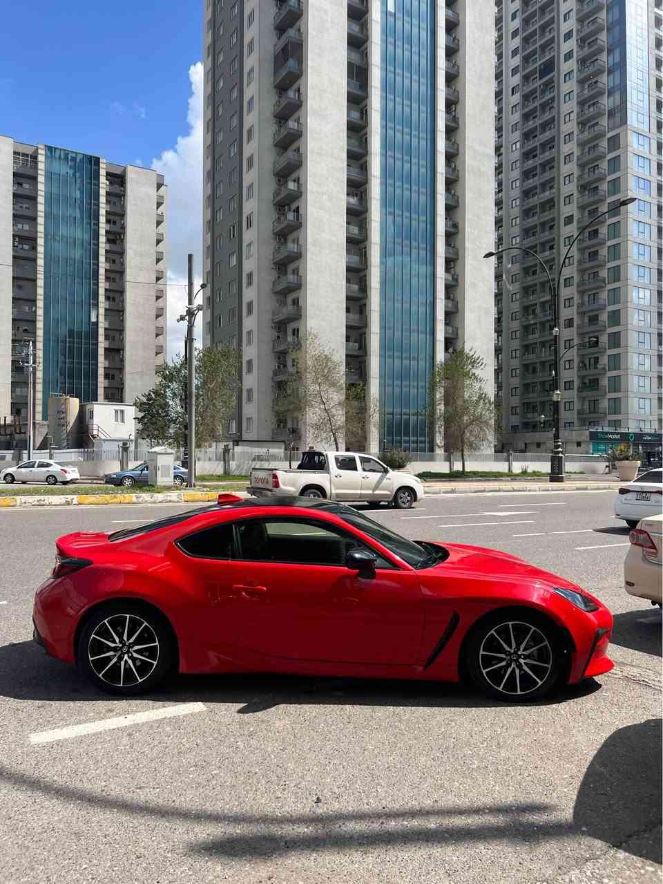 تيوتا GR86 موديل 2023 Base
——— 
سيارة كلش نظيفة ماشية 89 الف كيلو
عليها 170 الف دينار غرامات فقط
السيارة باسمي تحويل ثاني يوم
—————
السيارة مواصفتها حلوة، و سيارة رياضية و اقتصادية

محرك 4 سلندر 2.4L Boxer
اكسل LSD من الوكالة
عليها تزويد:
1. Catless headers UEL revworks/هيدرز كاتلس طول غير متساوي
2. Catless resonated front pipe/بايب امامي كاتلس بكاتم
3.Stainless Steel Muffler Delete/ مفلر ديليت ستينلس ستيل بدون كص على قالب السيارة نفسه(البطيخة الاصلية موجودة)
4.Flame kit/جهاز لهب 
————
السيارة بيها قطعة وحدة، جاملغ سايق
——-
السيارة كل 4000 كيلو ابدل الدهن مالتها، Ravenol 0w-20 Fully Synthetic 
مسويلها سرفس كامل(دهن كير، دهن اكسل)
————
السيارة مكانها اربيل و رقمها اربيل
السيارة سعرها 175$ و بيها مجال للطيبين
————
الشراي يتواصل، السيارة من نوادر و لونها مميز و كلش حلو و شبابية للولد و البنات. أربيل, العراق


**إذا كنت صاحب هذا الإعلان وتريد حذفه لأي سبب، رجاءا أرسل رسالة إلى الدعم الفني**