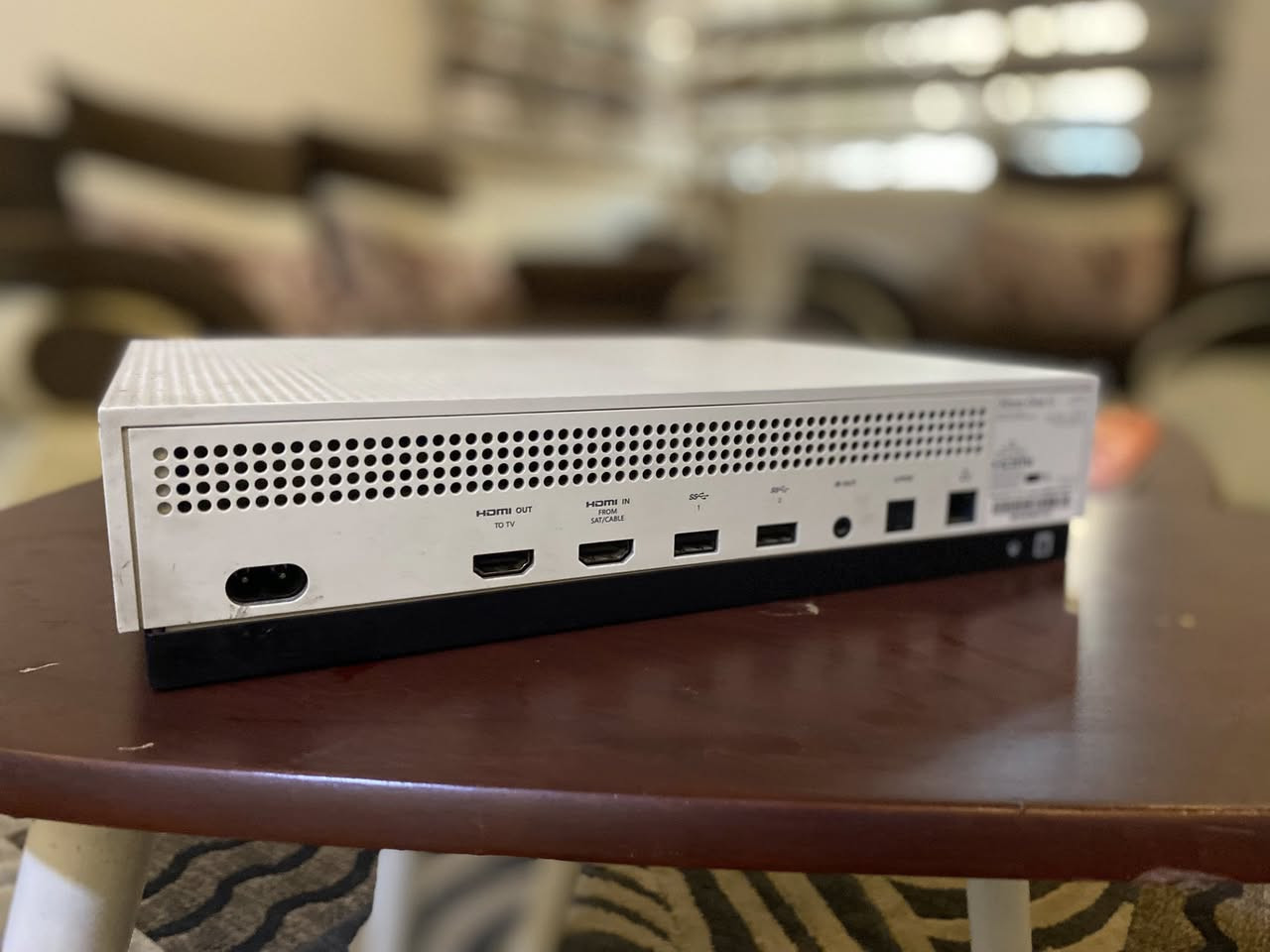 السلام عليكم..
X box one s 500g

اكس بوكس وان اس

لوك ستيكر غير مفتوح ولا مصلح 

كامل ملحقات اصلية مع جوستيكات عدد 3 منهم وحده كيم سير  

مع اشتراك Game Pass Ultimate

لمدة ثلاث اشهر ينتهي بتاريخ 1/5/2026

مكاني بغداد / زيونة 
الرقم ***********
السعر 160 الف
