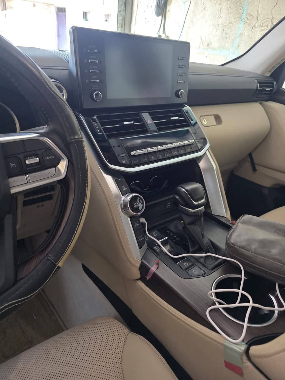 لاندكروز 2024 gxr ساز مكفول ماشيه 30 
السعر 67
***********
