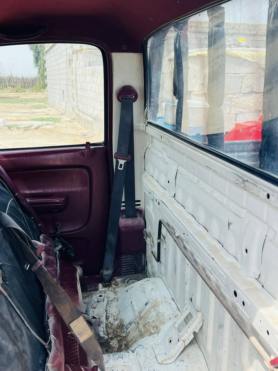 السلام عليكم للبيع بيكم فلاحيه موديل 2001 رقم أنباري  انكليزي السياره مكفوله كفاله عامه من ضربه وتبديل وصبغ السياره نضيفه على وضع الشركه باور ستيرن مكينه جمره  سنويه لل 30 المكان كربلاء  السعر 90 وبيها مجال للاستفسار الاتصال على الرقم ***********
