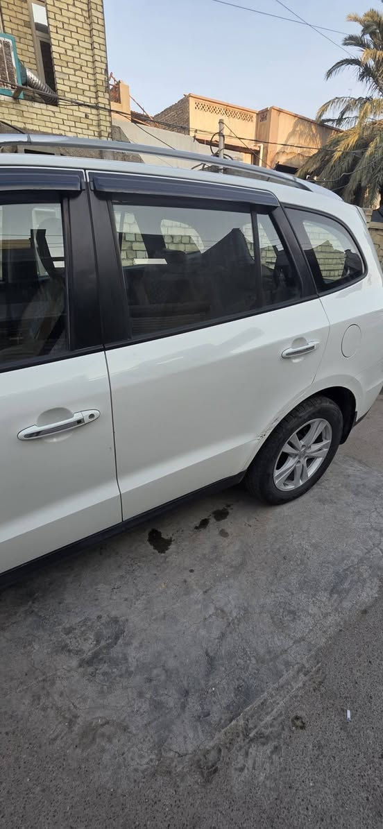 للبيع سنتافي ٢٠١١ خليجي نظيفه كامل مواصفات بغداد سنويه جديده طخات بسيطه ظاهرة بالصوره ماشية تقريبا٢٠٠ ومستمرة.السعر ١٥٠ وبيها مجال. 
*********** واتس اب
