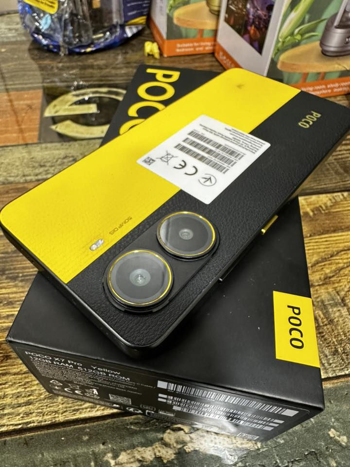 السعر 300 قفل 

مكاني بغداد قرب جامع النداء ***********

هاتف بوكو x7 برو ذاكره 512 مو 256

نسبه نظفته 99
