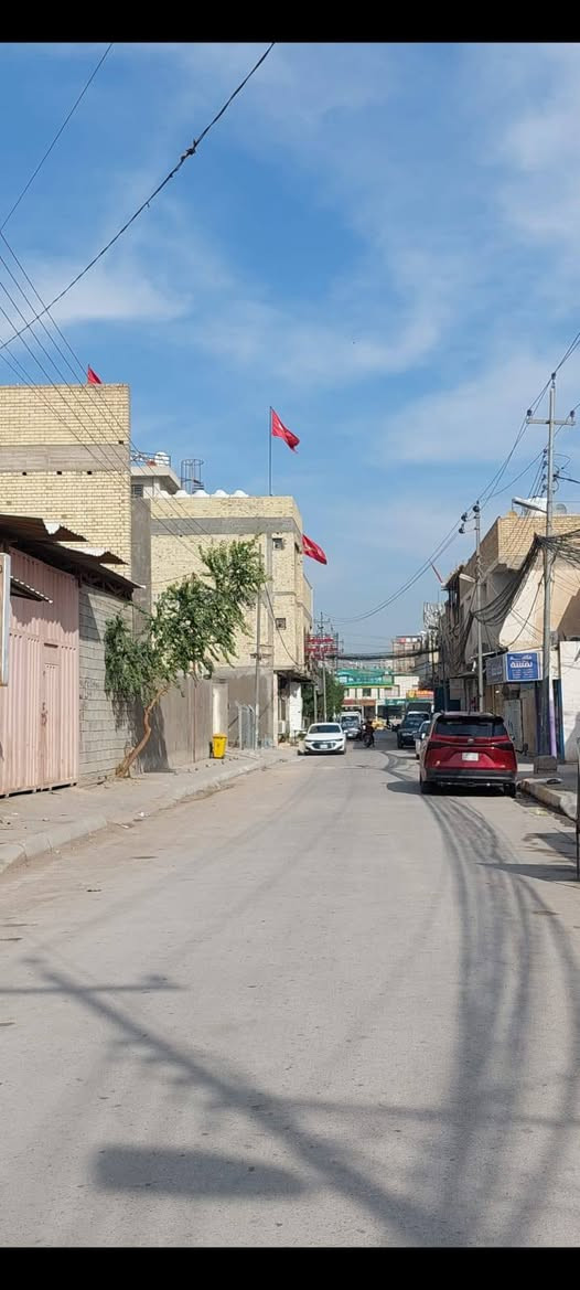 فرصه شراء يصلح حسينيه للزوار وذلك لقربه من  الإمام   السلام عليكم بيت ١١٠ متر طابو زراعي سند ٢٥ يتكون من طابق  واحد  قرب     مجسر العباس  حي الأمين مقابل القضاة للاستفسار ***********
