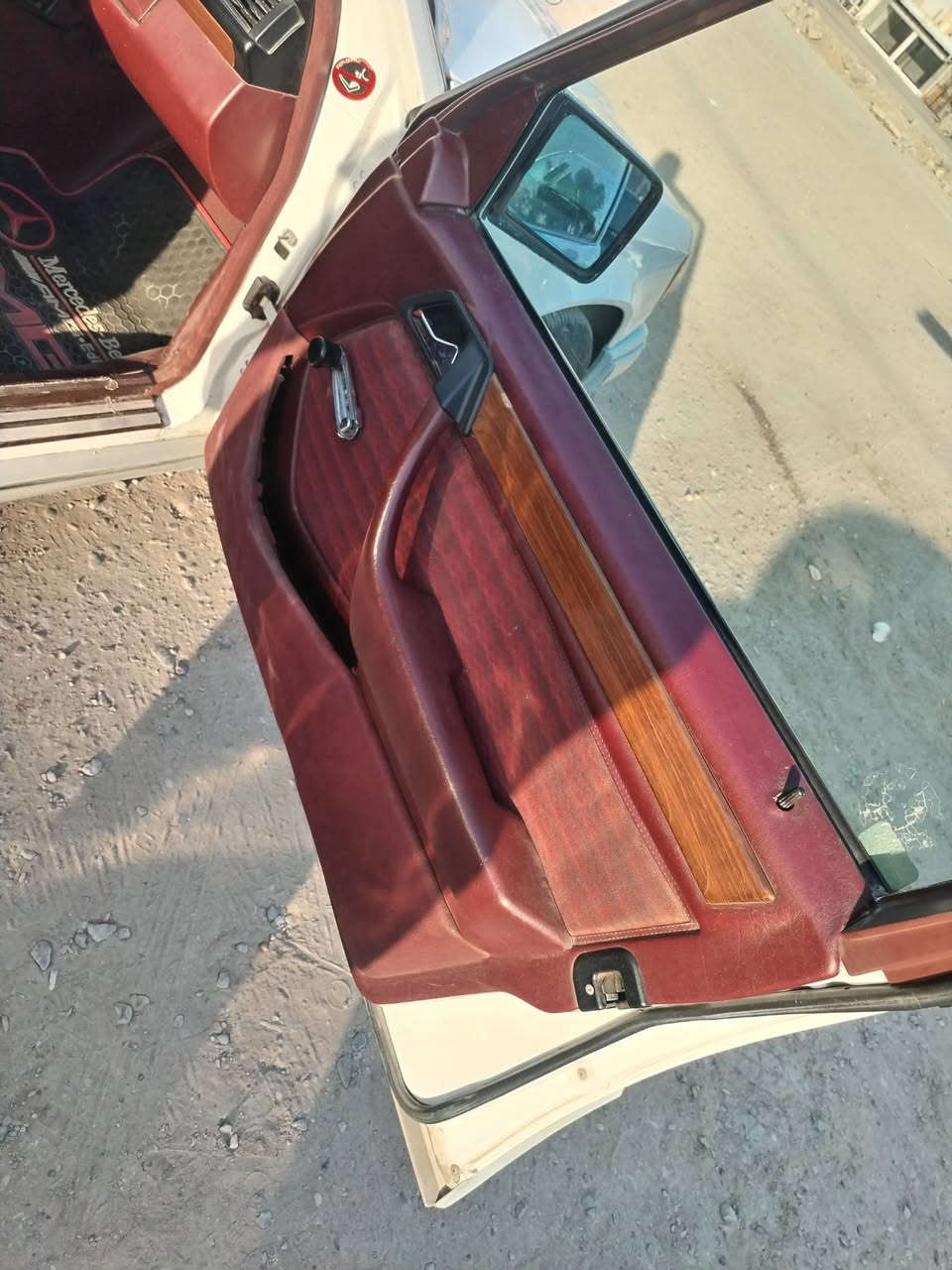 مارسديس دب
موديل 92
 سنويه و تكمه 92
 رقم كركوك انكليزي
 مكينه بطه ثنين ونص تخم تاير كهربائيات كلهن شغاله تبريد ثلج  قطره خياس مابيها كفاله عامه
 58 وبيها مجال 
الرقم ***********
مكانها ديالى شهربان
