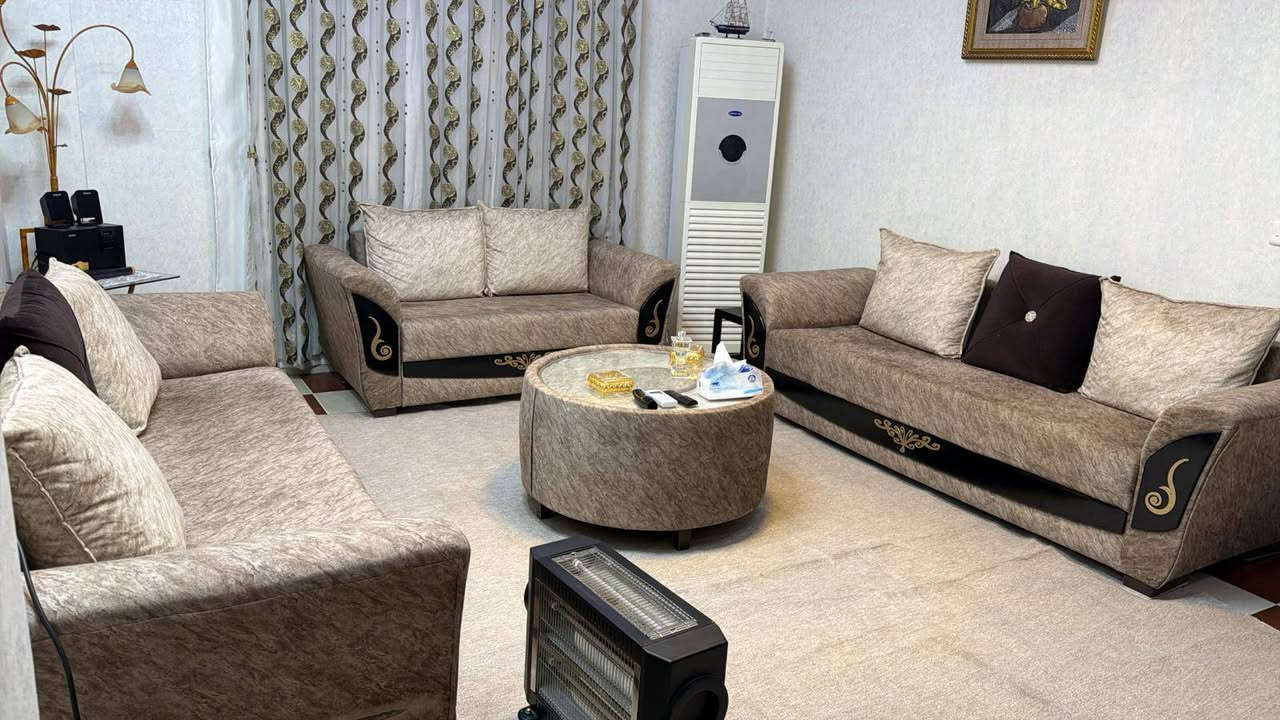 سلام عليكم تخم نضيف كلش للبيع السعر 500 بي مجال للشراي ***********
